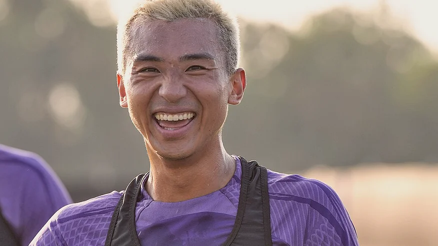 同一套阵容踢不了两场：轮换决定的是第九十分钟·临场手记
